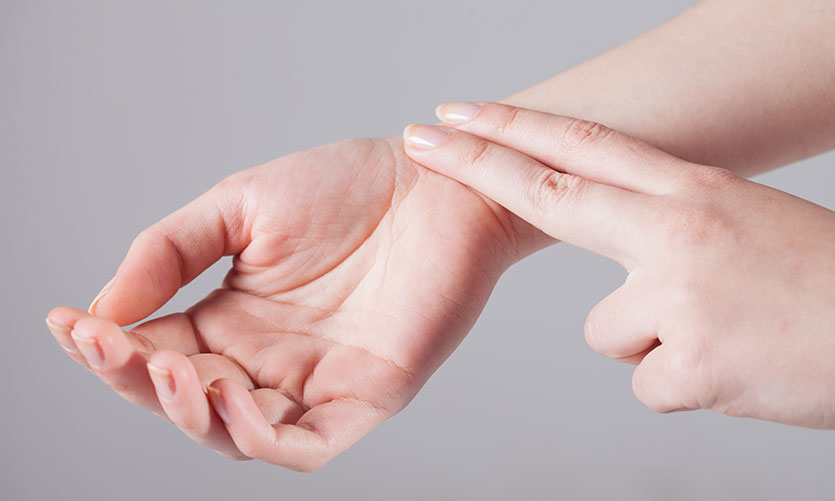 Mesurez vous-même votre tension artérielle à votre poignet - Fiches  Pratiques -  - Pharmacie Conseil